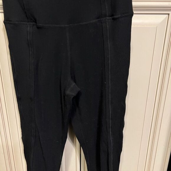 Nike Dri-FIT One
Women's Mid-Rise Leggings Sz Small - Picture 4 of 8